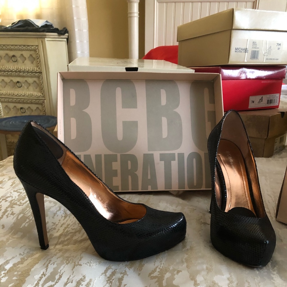Beautiful black leather/snake - platform heels.